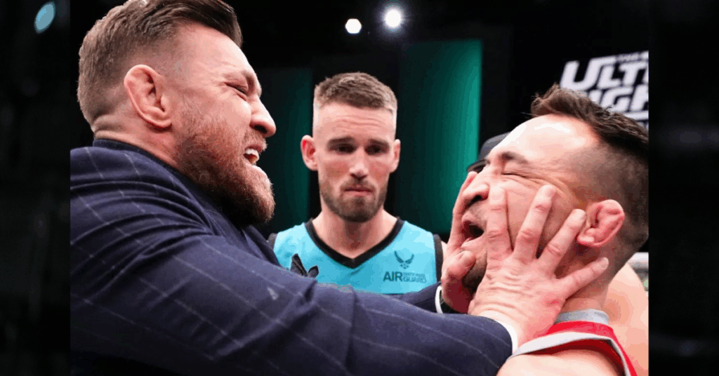 Conor McGregor agarra la cara de Michael Chandler en un tenso enfrentamiento en The Ultimate Fighter.