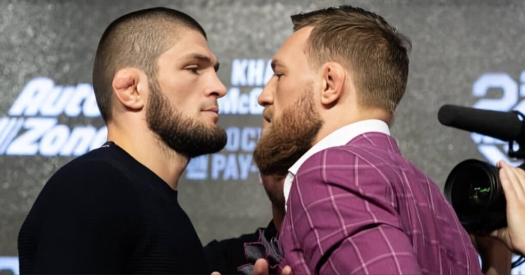 Cara a cara intenso de los peleadores Khabib Nurmagomedov y Conor McGregor. Sus barbas y orejas de coliflor destacan.