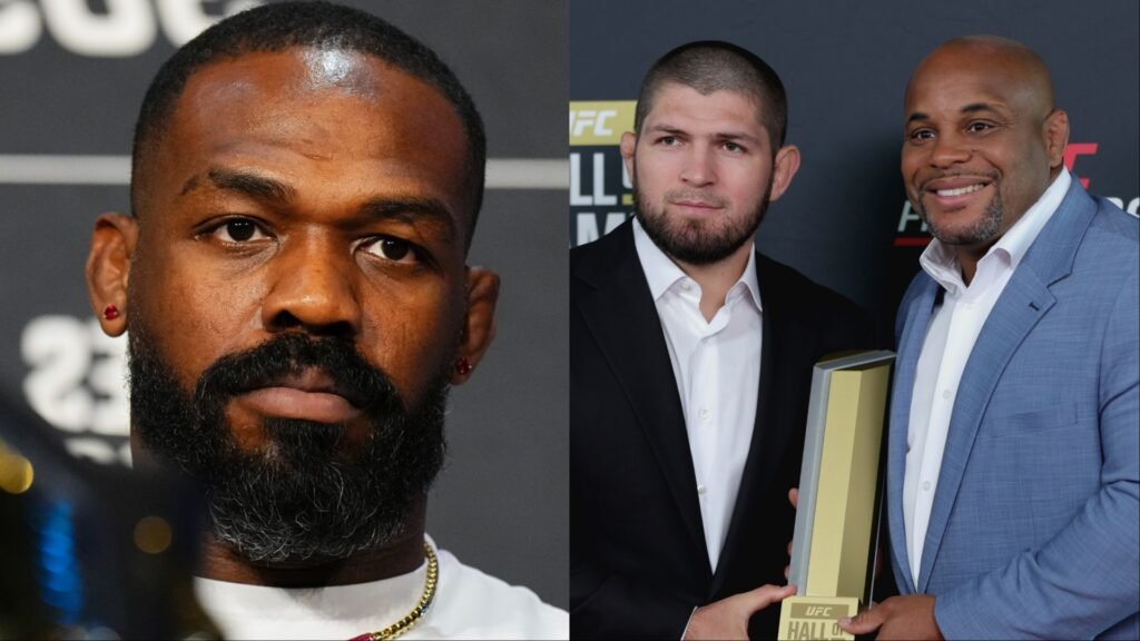 Jon Jones pensativo a la izquierda, mientras Khabib Nurmagomedov y Daniel Cormier sonríen con un trofeo del UFC Salón de la Fama.